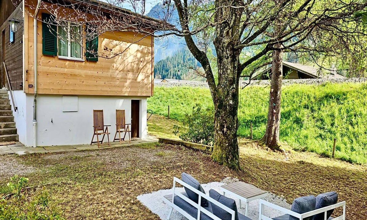 Rougemont Ski Chalet | Cosy chalet with garden