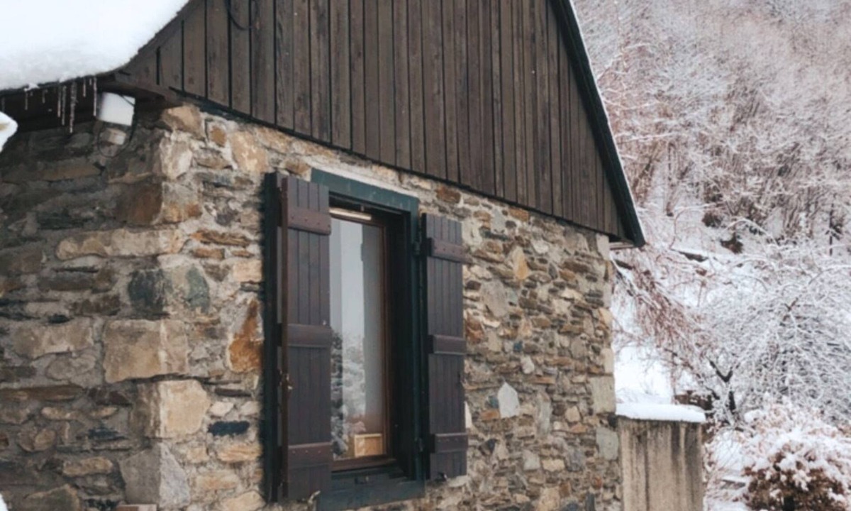 Esterre Ski Chalet | Cosy chalet with south-facing mountain view