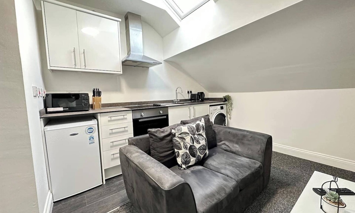 Ilkeston Apartment | Cosy, Charming 2-Bedroom Oasis