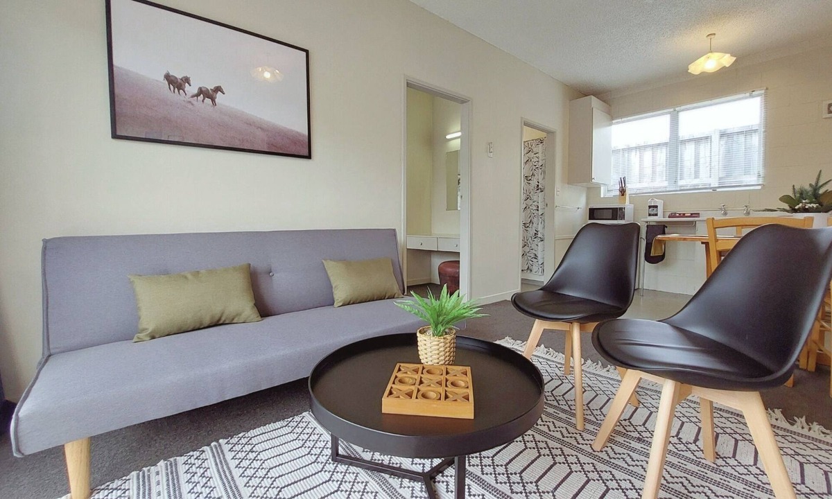 Claudelands Apartment | Cosy Claudelands 2-Bed Apartment with Parking