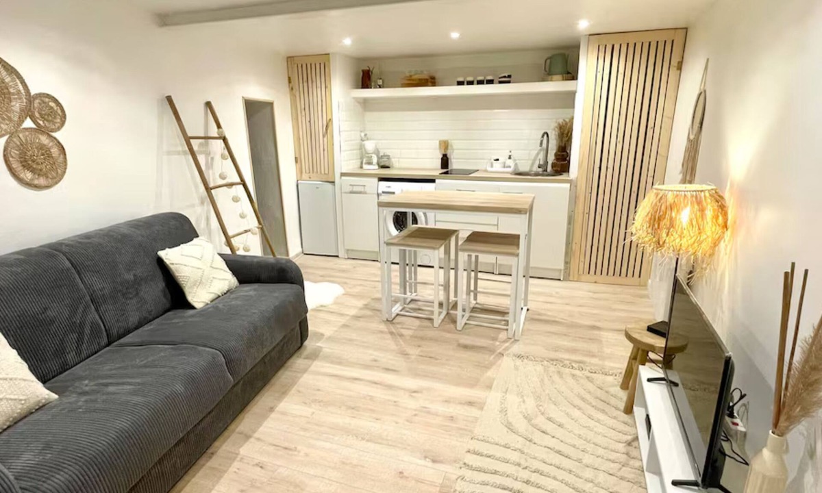 Pezenas Apartment | Cosy Cocoon