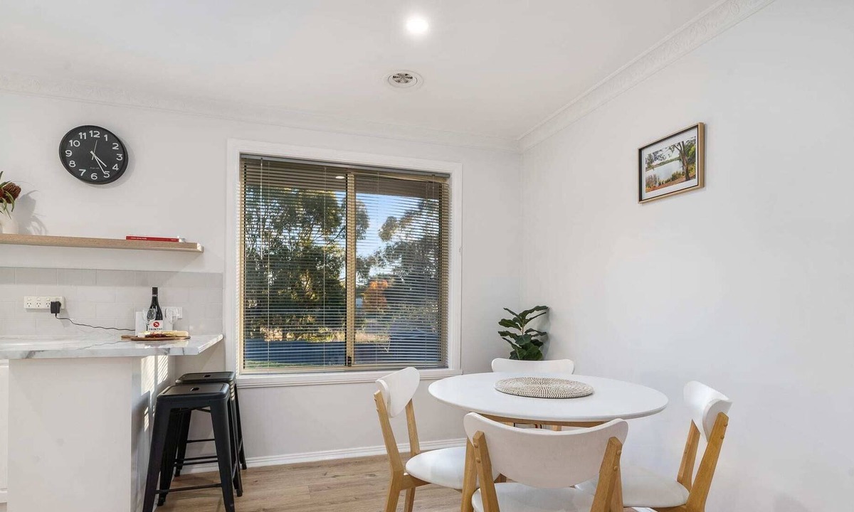 Bletchington House | Cosy & Convenient - Firepit & Pet Friendly