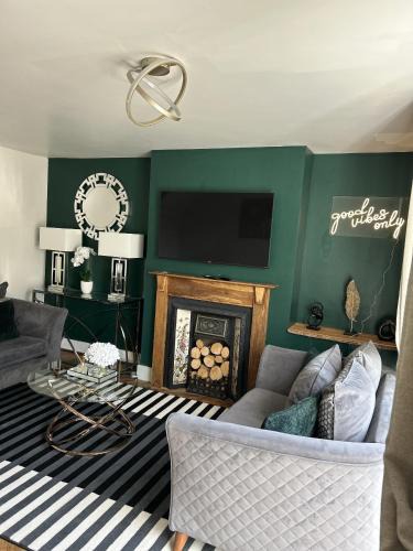 Corby House | Cosy Corby Getaway