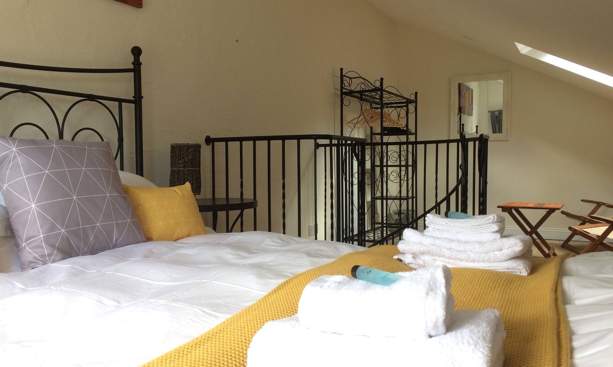 Probus Apartment | Cosy Cornish Bolt Hole, Pet Friendly
