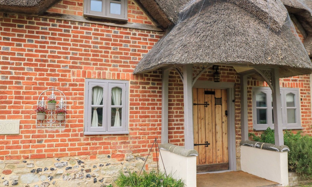 Salisbury Cottage | Cosy Cot
