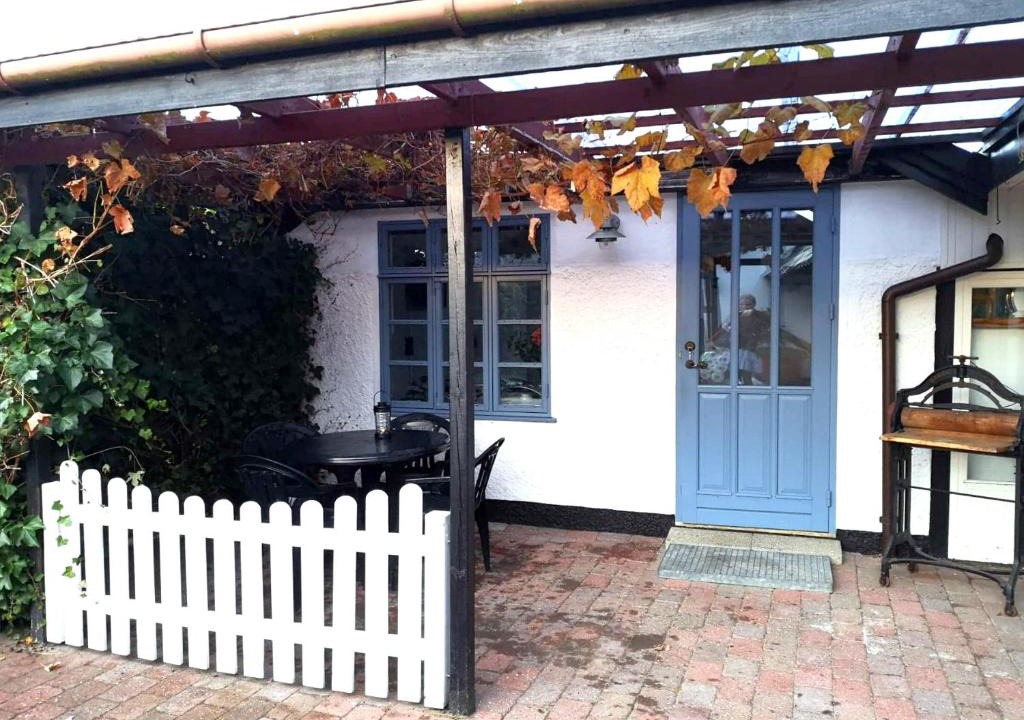 Ishøj Kommune House | Cosy cottage in a garden