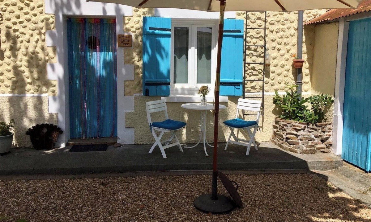 Chalais Cottage | Cosy cottage in peaceful rural retreat