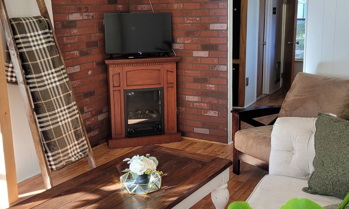 South Glengarry Cottage | Cosy Cottage on lake Francis