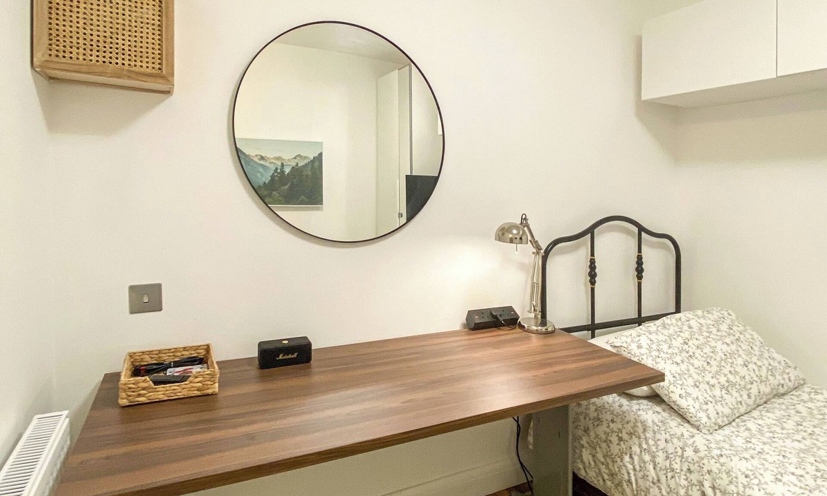 Dudden Hill Apartment | Cosy Designed Studio in Willesden Green