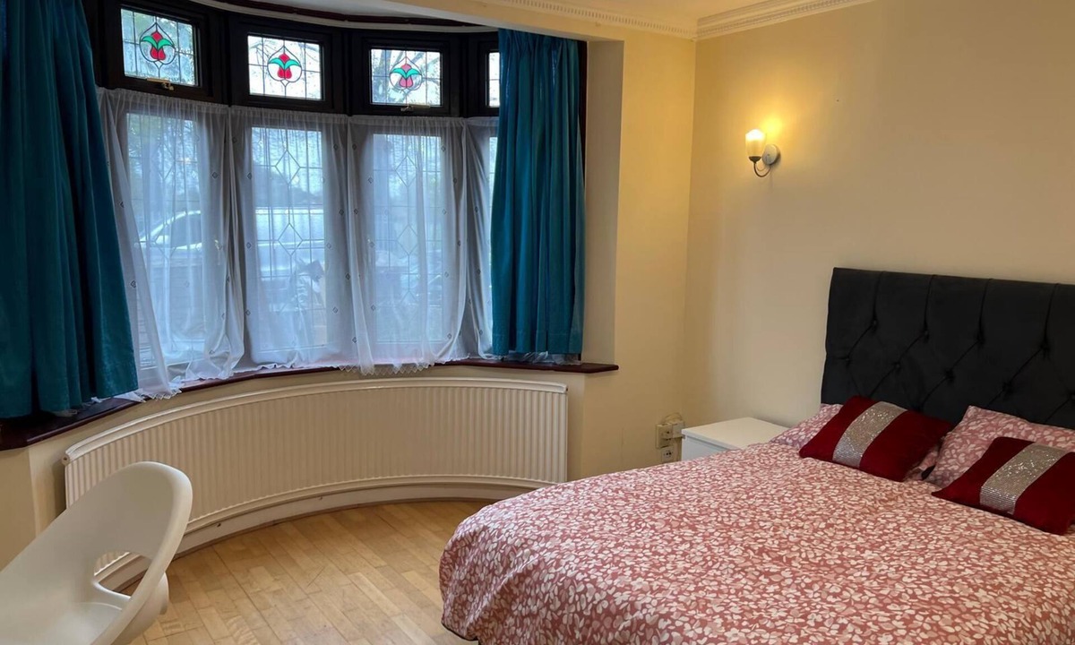 Mayfield House | Cosy Double Room in a Shared House