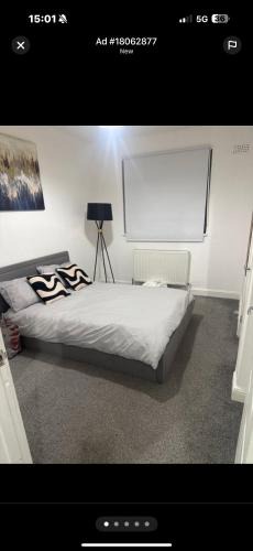 Glasgow House | Cosy Double room in house available with shared bathroom