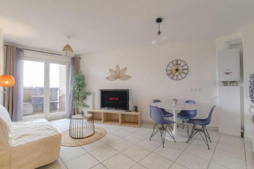 Zola - Pressense Apartment | Cosy et Calme avec parking