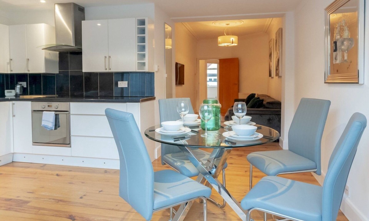 Leigh-on-Sea Apartment | Cosy flat in Leigh - Pass the Keys