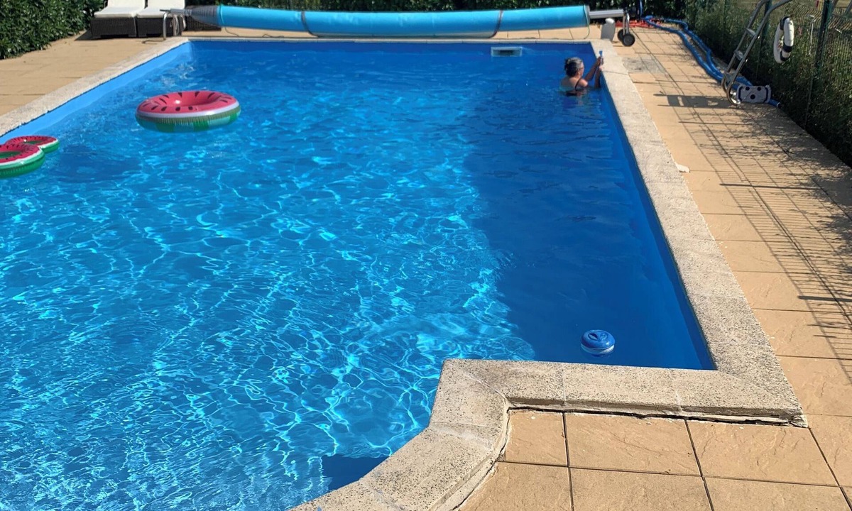 Saint-Martin-des-Fontaines Apartment | Cosy room with fitted kitchen & swimming pool in season