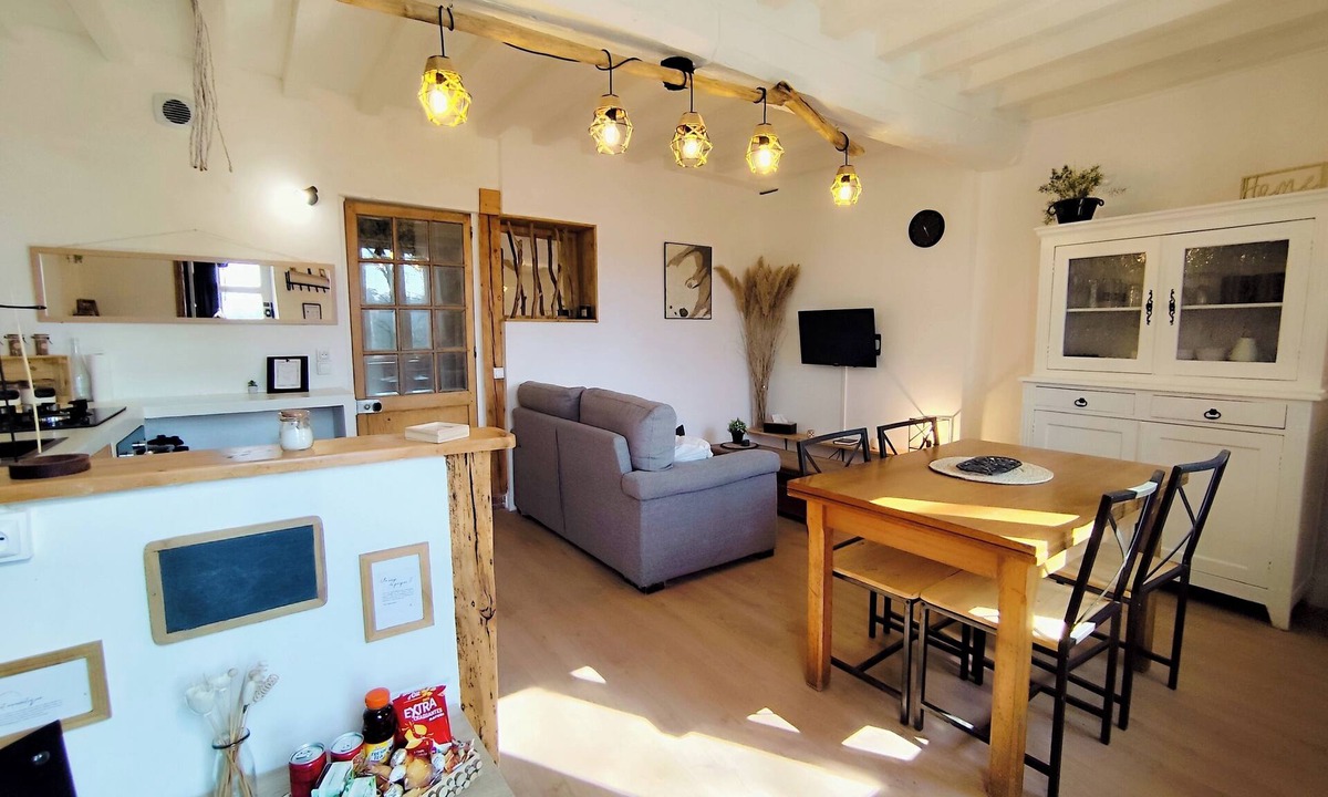 Bezu-le-Guery House | Cosy gîte garden terrace & dining options. Close to Disney