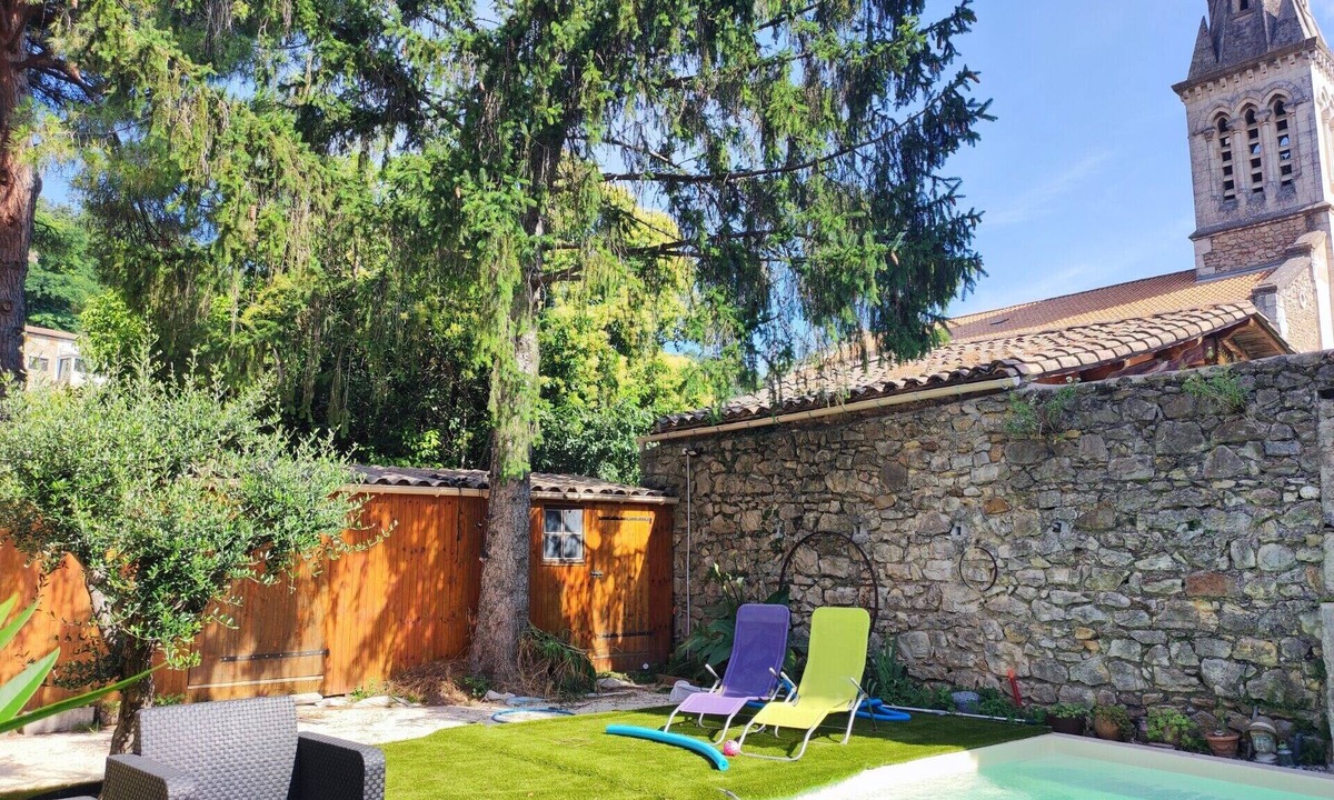 Charmes-sur-Rhone House | Cosy, green accommodation on ground floor