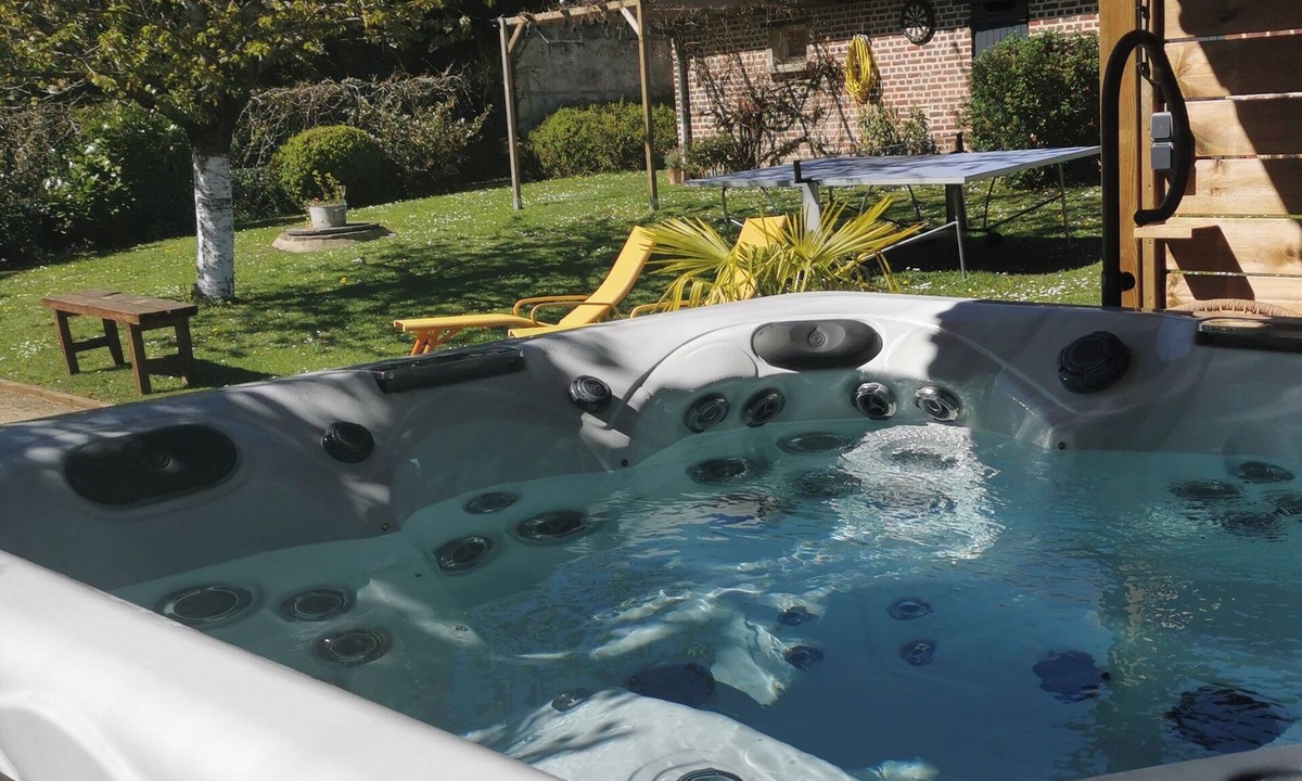 Chevincourt House | Cosy Green Gîte with optional outdoor Jacuzzi