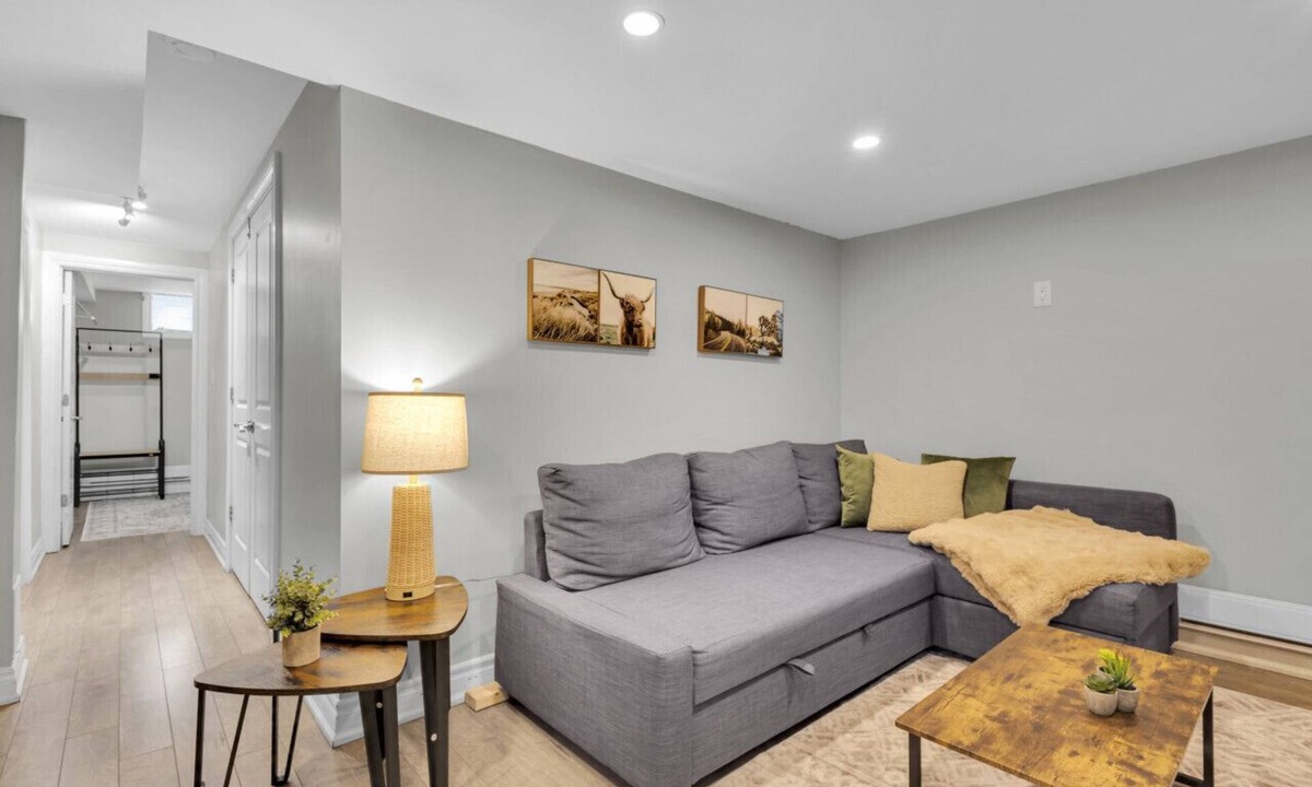 Lisgar Condo | Cosy Guest Suite Near Shops, Transit, Hwy and GO