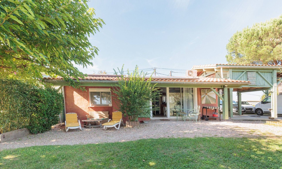 Estibeaux House | Cosy Haven with Pyrenees View