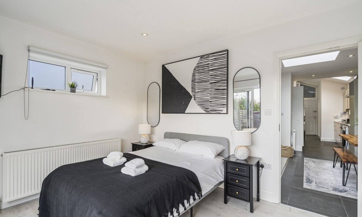 Old Malden House | Cosy hideaway with private patio