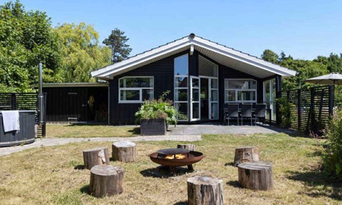 Frederikssund Municipality House | Cosy holiday home near beach and play