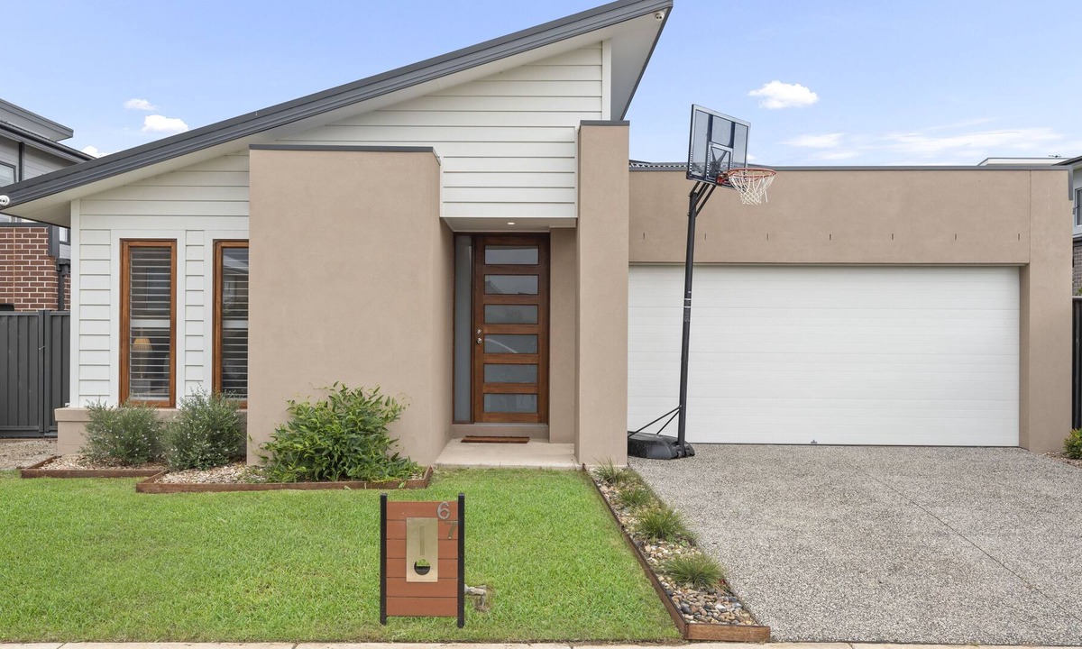 Curlewis House | Cosy home by the bay