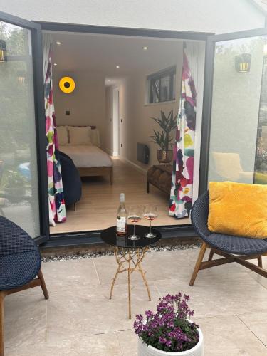 West End Apartment | Cosy Home with beautiful views