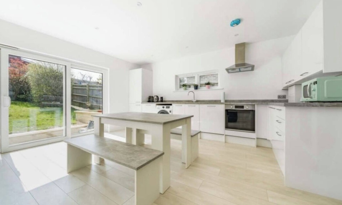 Haywards Heath House | Cosy house near centre of Haywards Heath.