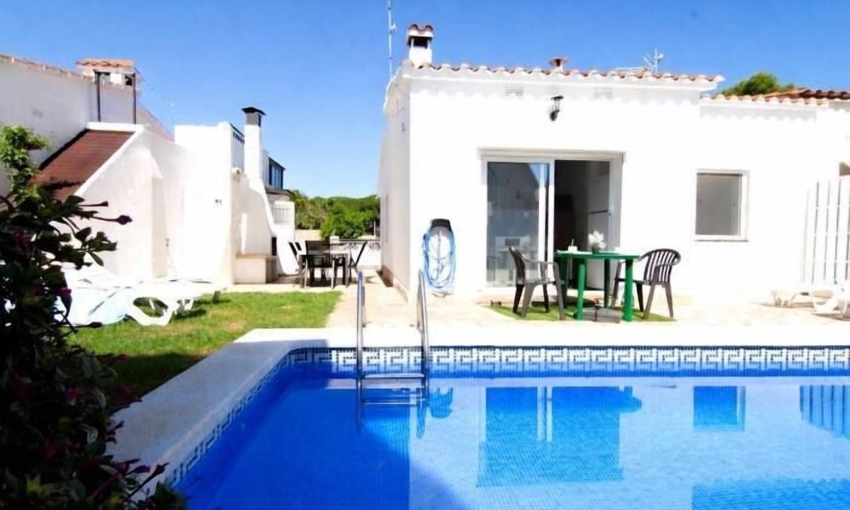 L'Escala Villa | Cosy house with private pool, Babecue and Wi-Fi