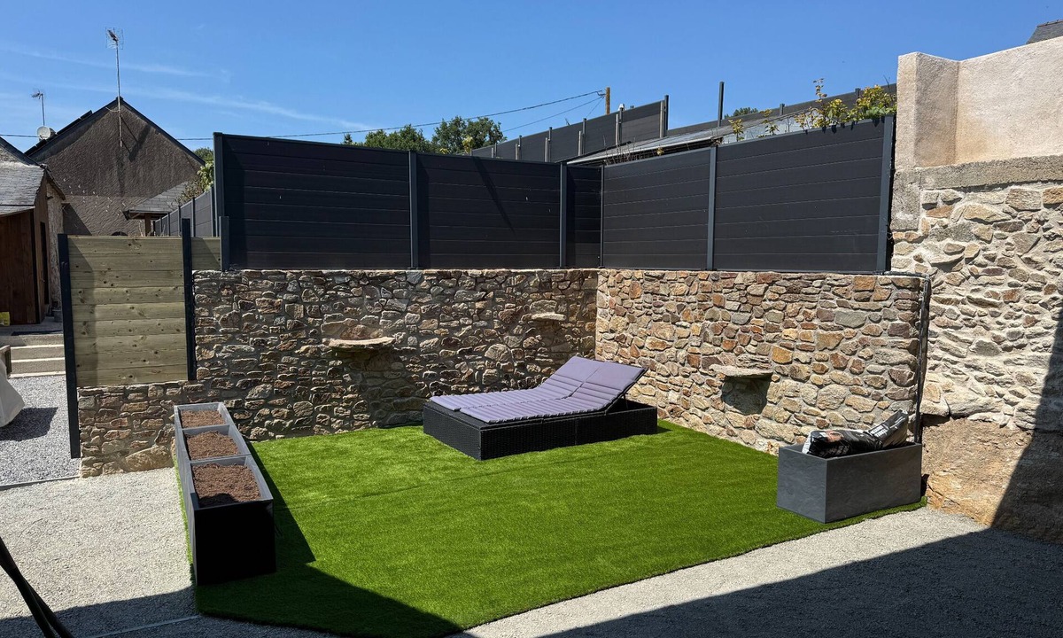 Savenay House | Cosy house with private garden and warm decor