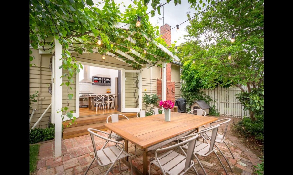 Shepparton South House | Cosy, inner city home