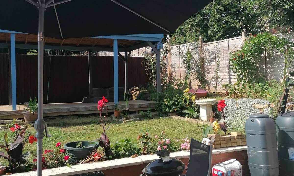 Great Billing House | Cosy King bed