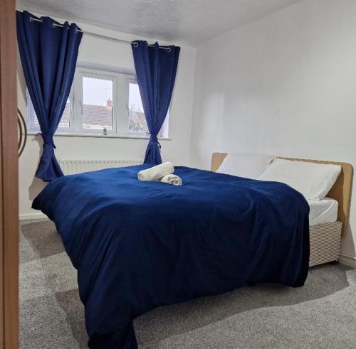 Basildon House | Cosy large double room
