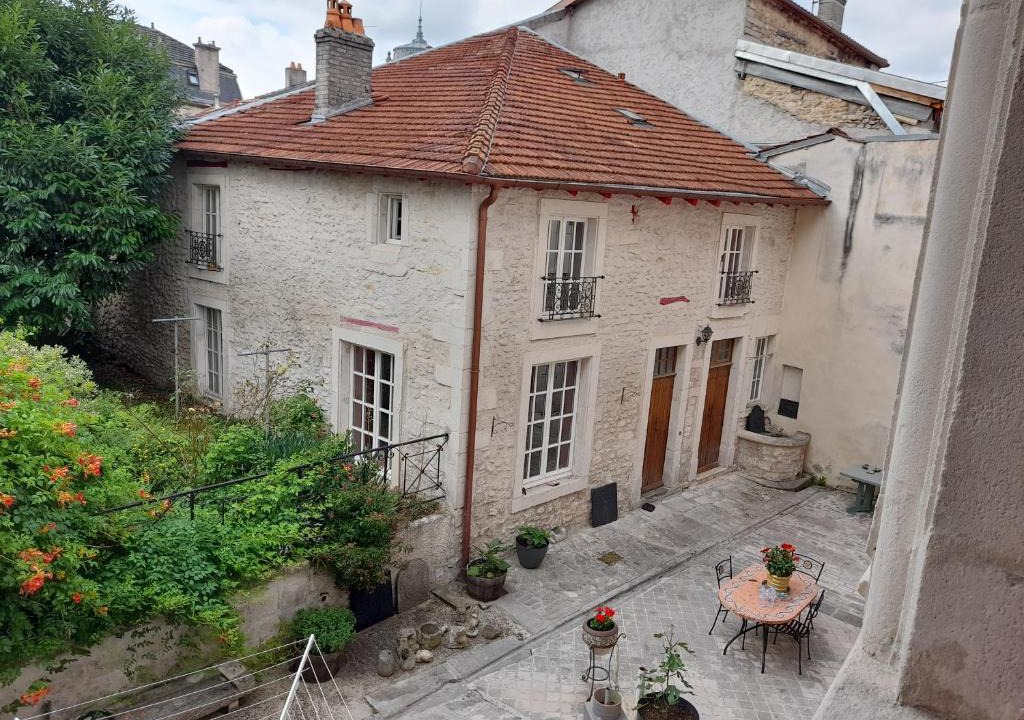 Commercy Apartment | COSY LOFT AVEC JARDIN