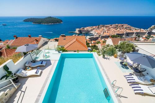 Ploce Apartment | Cosy Loft w Private Pool & Patio