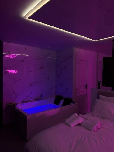 La Celle-sous-Gouzon Apartment | Cosy Love Room