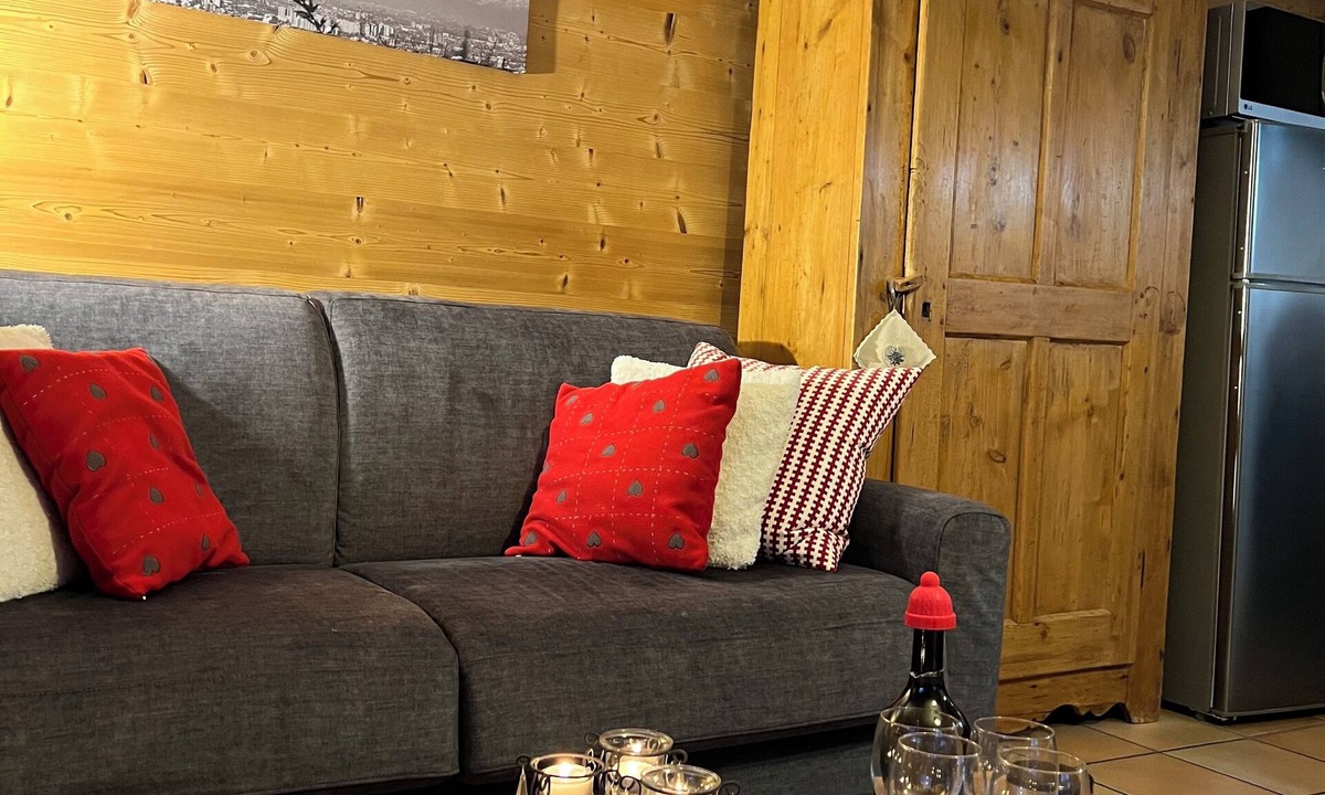 Notre-Dame-de-Bellecombe Apartment | Cosy mountain gîte in an authentic natural setting!