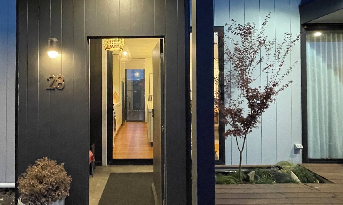 Clunes Cottage | Cosy “Mod” in Clunes