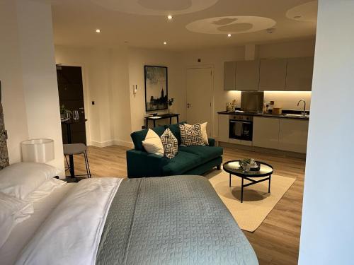 Barnt Green Apartment | Cosy Modern Studio