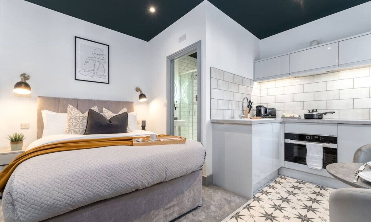 Southampton Apartment | Cosy Modern Studio; Free Laundry & Parking
