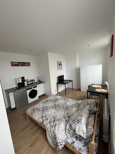 Cambrai Apartment | Cosy neuf avec vue sur la place