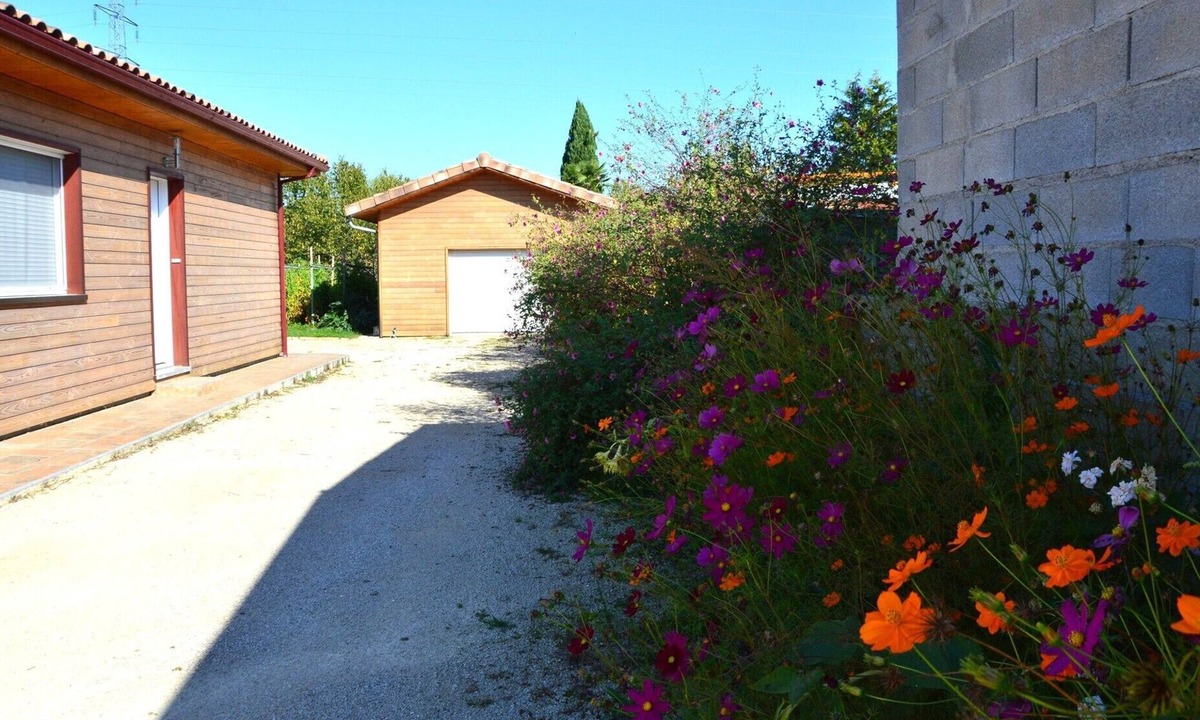 Montauban Apartment | Cosy new apartment with wooded garden near Montauban town center