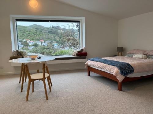 Wellington Apartment | Cosy, new, quiet Island Bay studio