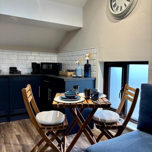 Parbold Apartment | Cosy Parbold Apartment Steps form train station