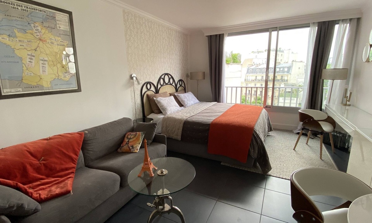 Ternes Condo | Cosy parisian place at Arc de Triomphe