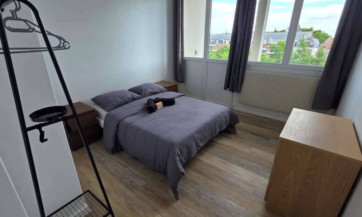 Douai Apartment | Cosy Place d'Armes on 3rd floor