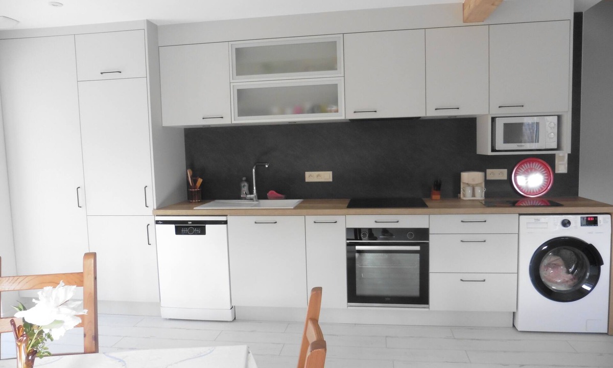 Saint-Martin-Belle-Roche Apartment | Cosy, quiet apartment