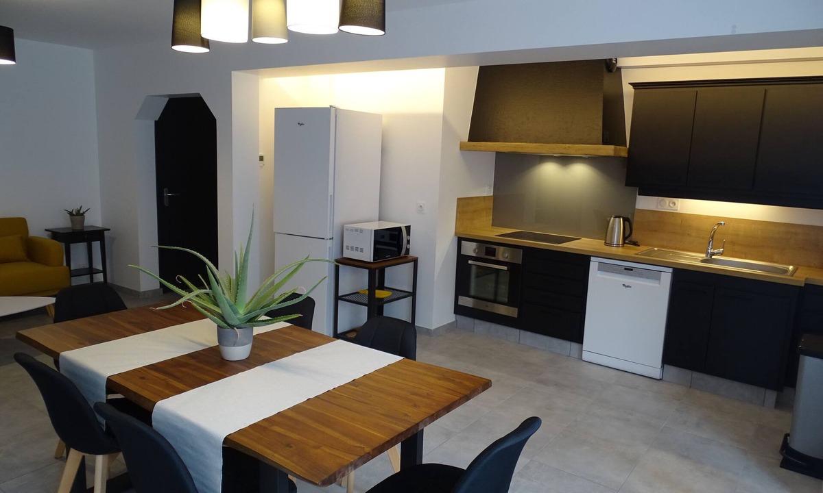 Les Montazieres Cottage | Cosy renovated house near the lake