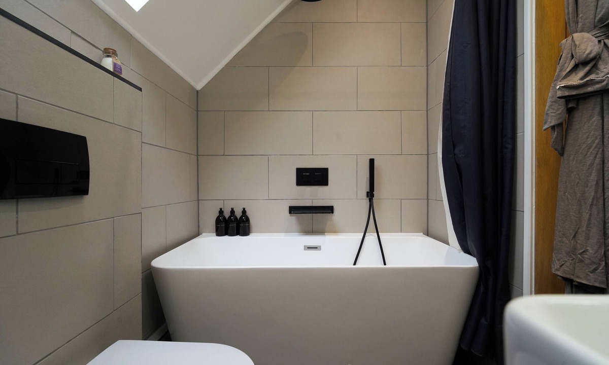 Honiton House | Cosy retreat in Devon, The Old Chapel