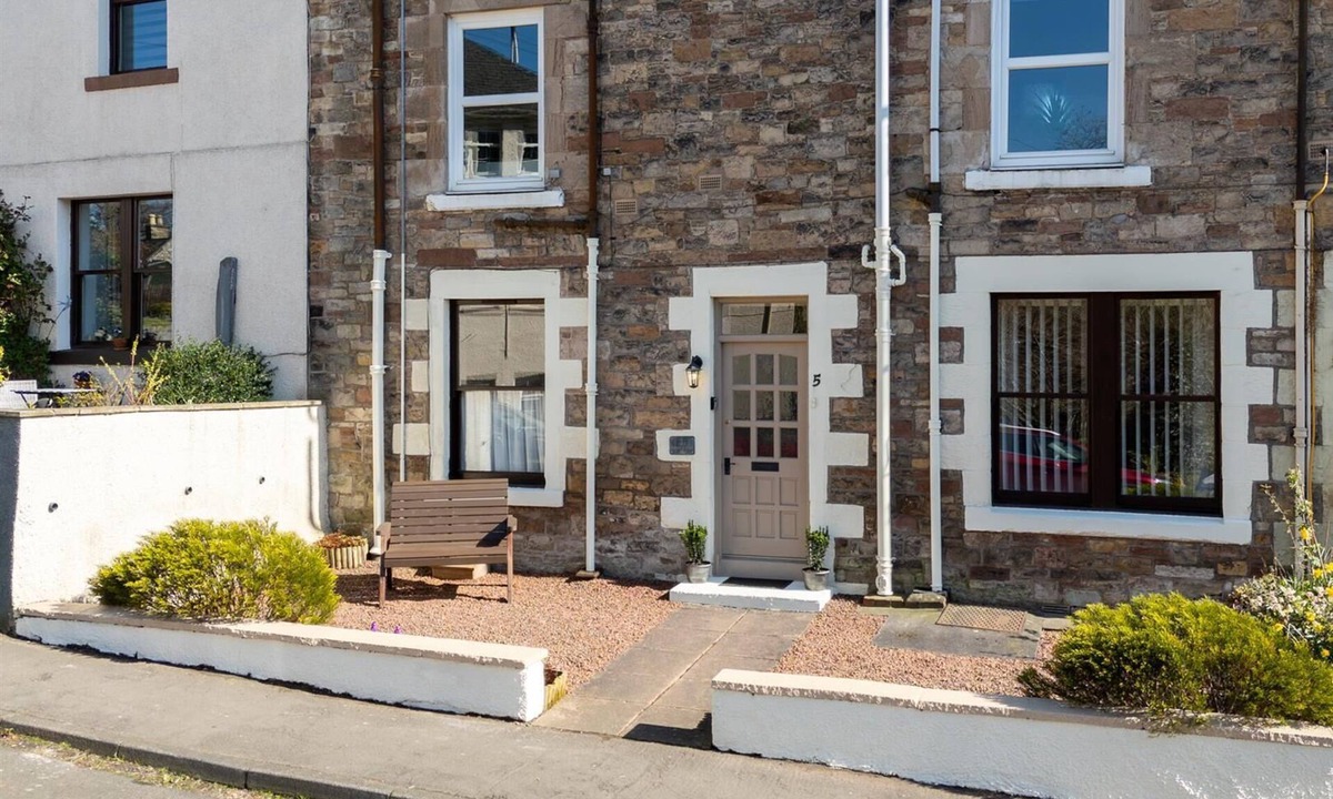 Jedburgh Apartment | Cosy River‑side Flat in Jedburgh, Steps from Canongate Bridge